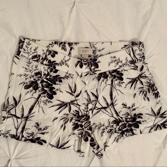 LOFT patterned shorts - Picture 3 of 5